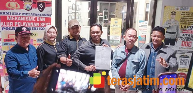 Diantar Lima Pengacara, Seorang Wartawan di Kota Kediri Laporkan Kepala SMK ke Polisi Diantar Lima Pengacara, Seorang Wartawan di Kota Kediri Laporkan Kepala SMK ke Polisi