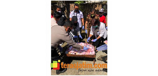 Kejaksaan Lamongan Musnahkan Ratusan Juta Uang Palsu Kejaksaan Lamongan Musnahkan Ratusan Juta Uang Palsu