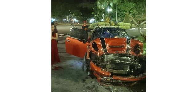 Ngebut Kemudikan Mini Cooper, Mahasiswi Hajar 2 Mobil Ngebut Kemudikan Mini Cooper, Mahasiswi Hajar 2 Mobil