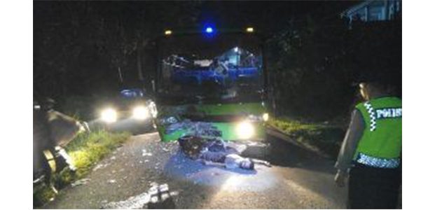 Kendarai Ninja Tanpa Lampu, Pemuda Asal Bandung Tulungagung Tewas Tabrak Bus Kendarai Ninja Tanpa Lampu, Pemuda Asal Bandung Tulungagung Tewas Tabrak Bus