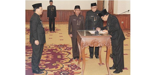 Kepala BPKAD Jatim Dilantik Jadi Penjabat Sekdaprov Kepala BPKAD Jatim Dilantik Jadi Penjabat Sekdaprov