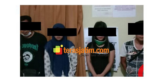 Kepergok Ngamar Saat Bulan Puasa, 2 Pasangan Muda di Lamongan ini Terciduk Polisi Kepergok Ngamar Saat Bulan Puasa, 2 Pasangan Muda di Lamongan ini Terciduk Polisi