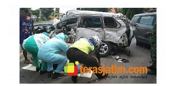 Kereta Api Hajar Avanza di Deket Lamongan, 2 Tewas 1 Kritis Kereta Api Hajar Avanza di Deket Lamongan, 2 Tewas 1 Kritis