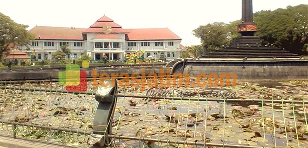 Ketua Dewan Tolak Keras Pembongkaran Pagar Alun Alun Tugu Ketua Dewan Tolak Keras Pembongkaran Pagar Alun Alun Tugu