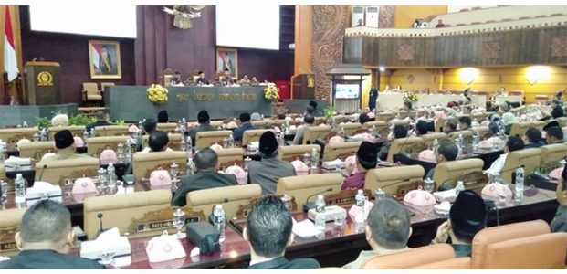 Ketua dan 4 Wakil Ketua DPRD Jatim Periode 2019 – 2024 Ditetapkan Ketua dan 4 Wakil Ketua DPRD Jatim Periode 2019 – 2024 Ditetapkan