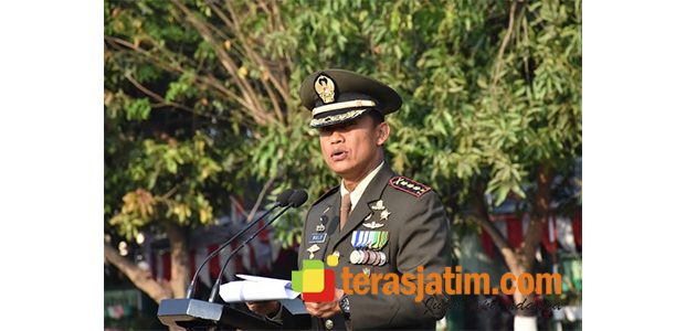Kolonel Ruly Chandrayadi Pimpin Upacara Hari Kemerdekaan di Lapangan Cikaran, Mojokerto Kolonel Ruly Chandrayadi Pimpin Upacara Hari Kemerdekaan di Lapangan Cikaran, Mojokerto