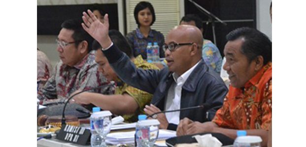 Komisi III DPR RI Pertanyakan Bunker dan Uang Trilyunan Milik Dimas Kanjeng Komisi III DPR RI Pertanyakan Bunker dan Uang Trilyunan Milik Dimas Kanjeng