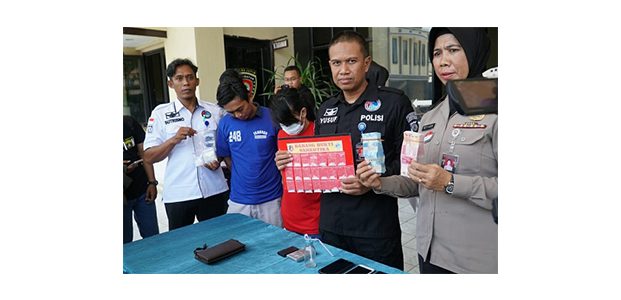 Kompak Jualan Sabu, Pasutri ini Sama-Sama Masuk Bui Kompak Jualan Sabu, Pasutri ini Sama-Sama Masuk Bui