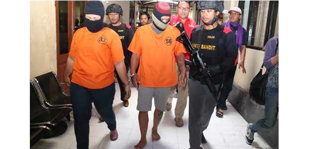 Kompak Maling, Sepasang Suami Istri di Kediri Akhirnya Masuk Bui Kompak Maling, Sepasang Suami Istri di Kediri Akhirnya Masuk Bui