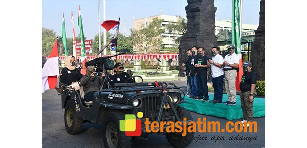 Komunitas Mobil Tua Surabaya Dukung Upaya Putus Rantai Penyebaran Covid-19 Komunitas Mobil Tua Surabaya Dukung Upaya Putus Rantai Penyebaran Covid-19