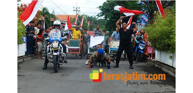 Menolak Segala Bentuk Kekerasan, Anggota TNI Lakukan Koprol di Banyuwangi Menolak Segala Bentuk Kekerasan, Anggota TNI Lakukan Koprol di Banyuwangi