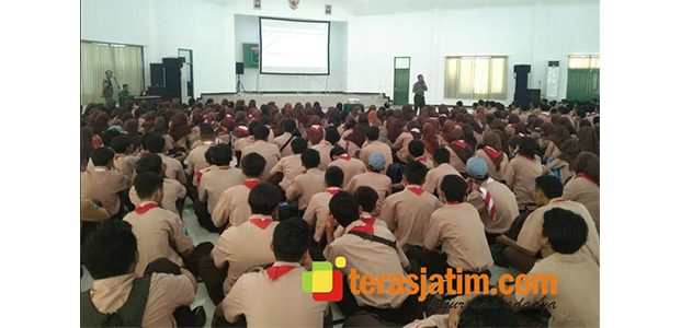 Korem Bhaskara Jaya Bekali Wawasan Kebangsaan Ratusan Pelajar SMKN 12 Surabaya Korem Bhaskara Jaya Bekali Wawasan Kebangsaan Ratusan Pelajar SMKN 12 Surabaya