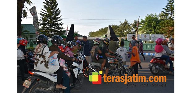 Korem CPYJ Mojokerto Bagikan Takjil Gratis Korem CPYJ Mojokerto Bagikan Takjil Gratis