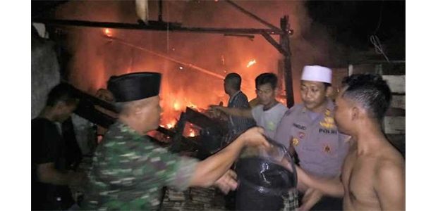Korsleting, Rumah Penggilingan Padi di Gayam Bojonegoro Ludes Terbakar Korsleting, Rumah Penggilingan Padi di Gayam Bojonegoro Ludes Terbakar