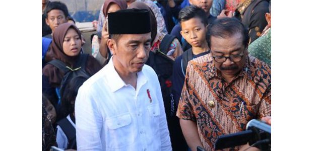 Kunjungi Pacitan, Presiden Serahkan Bantuan dan Silaturahmi ke Sejumlah Ponpes Kunjungi Pacitan, Presiden Serahkan Bantuan dan Silaturahmi ke Sejumlah Ponpes