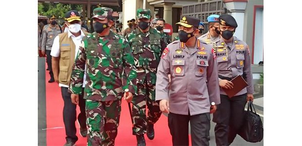 Kasus Covid-19 Melonjak, Kapolri dan Panglima TNI Kunjungi Lamongan Kasus Covid-19 Melonjak, Kapolri dan Panglima TNI Kunjungi Lamongan