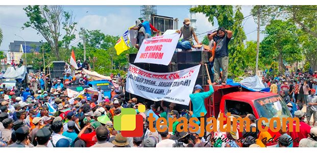 Tuntut Subsidi Pupuk, Ribuan Petani Tambak di Lamongan Geruduk Kantor Pemkab Tuntut Subsidi Pupuk, Ribuan Petani Tambak di Lamongan Geruduk Kantor Pemkab