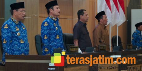 Rapat Paripurna DPRD Lamongan, Bupati Yes Sampaikan Jawaban PU Fraksi atas 9 Raperda