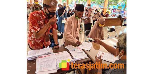 3.261 Warga di Lamongan Terima Bantuan PKH Plus 3.261 Warga di Lamongan Terima Bantuan PKH Plus