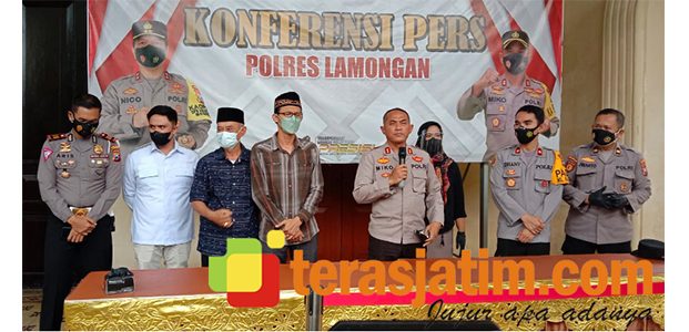 Viral Video Salah Tangkap Terhadap Warga Bojonegoro, Kapolres Lamongan Gelar Konperensi Pers Viral Video Salah Tangkap Terhadap Warga Bojonegoro, Kapolres Lamongan Gelar Konperensi Pers