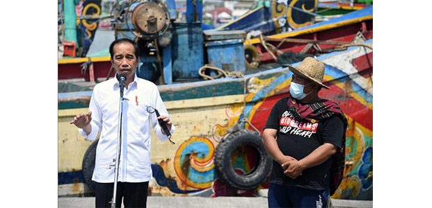 Kunjungi TPI Brondong Lamongan, Presiden Sanggupi Permintaan Nelayan Kunjungi TPI Brondong Lamongan, Presiden Sanggupi Permintaan Nelayan