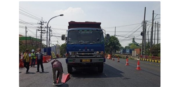 Selesai Diperbaiki dan Lolos Uji, Jembatan Balun Lamongan Sudah Bisa Dilalui Semua Kendaraan Selesai Diperbaiki dan Lolos Uji, Jembatan Balun Lamongan Sudah Bisa Dilalui Semua Kendaraan