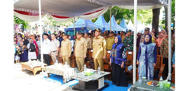 Tandai Tiga Tahun Pimpin Lamongan, Pak Yes dan Kyai Rouf Gelar Baksos Tandai Tiga Tahun Pimpin Lamongan, Pak Yes dan Kyai Rouf Gelar Baksos