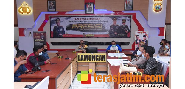 Tuntut Pelaku Kekerasan Terhadap Jurnalis Diadili, Belasan Wartawan di Lamongan Datangi Mapolres Tuntut Pelaku Kekerasan Terhadap Jurnalis Diadili, Belasan Wartawan di Lamongan Datangi Mapolres