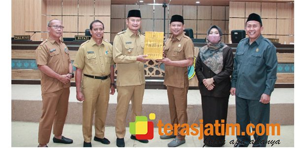 DPRD Lamongan Setujui Rancangan Perubahan KUA-PPAS 2022 DPRD Lamongan Setujui Rancangan Perubahan KUA-PPAS 2022