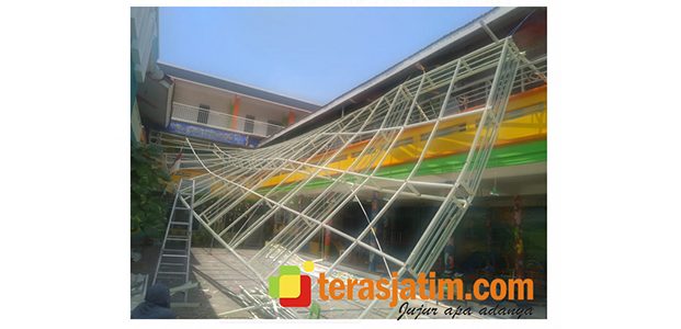 Baru Sebulan Dibangun dengan Dana APBD, Kanopi Gedung PAUD di Weru Lamongan Ambruk Baru Sebulan Dibangun dengan Dana APBD, Kanopi Gedung PAUD di Weru Lamongan Ambruk
