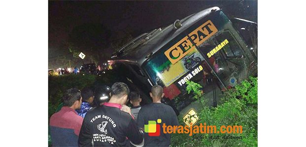 Hindari Sepeda Onthel, Bus Hajar 2 Pengendara Motor Hingga Tewas Hindari Sepeda Onthel, Bus Hajar 2 Pengendara Motor Hingga Tewas