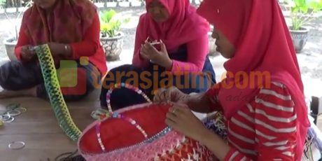 Limbah Botol air Mineral, Disulap Jadi tas Cantik