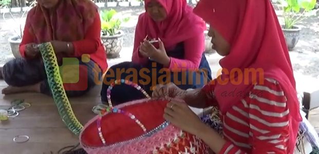 Limbah Botol air Mineral, Disulap Jadi tas Cantik Limbah Botol air Mineral, Disulap Jadi tas Cantik