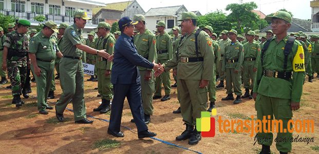 Ribuan Anggota Linmas Siap Amankan Pilkada Ribuan Anggota Linmas Siap Amankan Pilkada