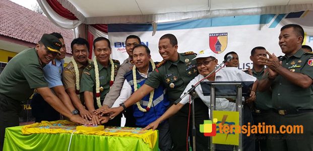 Kodam V/Brawijaya dan PLN Jatim Resmikan Jaringan Listrik Desa Tertinggal di Jombang Kodam V/Brawijaya dan PLN Jatim Resmikan Jaringan Listrik Desa Tertinggal di Jombang