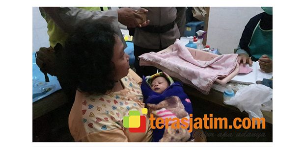 Bayi Laki-Laki Dibuang di Teras Rumah Warga di Tambakboyo Lamongan Bayi Laki-Laki Dibuang di Teras Rumah Warga di Tambakboyo Lamongan