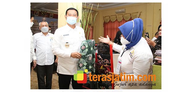 Bupati Yess Harap UMKM Lamongan Bangkit di Tengah Pandemi Bupati Yess Harap UMKM Lamongan Bangkit di Tengah Pandemi
