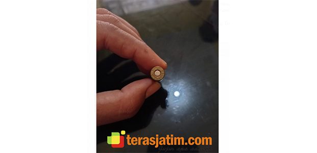 Tukang Becak di Pasar Ikan Lamongan Temukan Pistol Lengkap Dengan Pelurunya Tukang Becak di Pasar Ikan Lamongan Temukan Pistol Lengkap Dengan Pelurunya