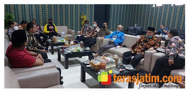Banjir Bengawan Jero Tak Kunjung Surut, Ketua DPRD Lamongan Panggil 5 Camat Banjir Bengawan Jero Tak Kunjung Surut, Ketua DPRD Lamongan Panggil 5 Camat