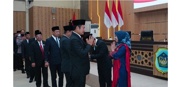 Ketua DPRD Lamongan Lantik Anggota Pengganti Antar Waktu Ketua DPRD Lamongan Lantik Anggota Pengganti Antar Waktu