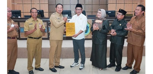 DPRD Lamongan Gelar Paripurna Penyampaian Nota Keuangan Rencana Perda Tentang APBD 2023 DPRD Lamongan Gelar Paripurna Penyampaian Nota Keuangan Rencana Perda Tentang APBD 2023
