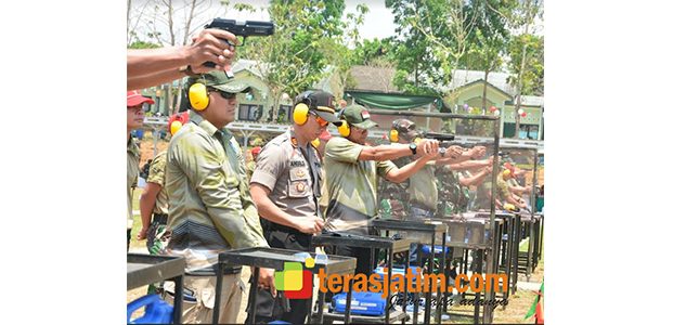Pangdiv 2/Kostrad, Gelar Lomba Tembak Eksekutif di Singosari Pangdiv 2/Kostrad, Gelar Lomba Tembak Eksekutif di Singosari