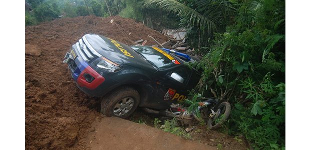 Longsor Susulan di Ponorogo, Timbun Mobil, Alat Berat, Motor dan Dua Rumah Longsor Susulan di Ponorogo, Timbun Mobil, Alat Berat, Motor dan Dua Rumah