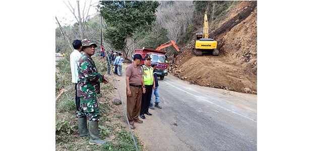 Longsor di KM 16, Jalur Trenggalek-Ponorogo Ditutup Longsor di KM 16, Jalur Trenggalek-Ponorogo Ditutup