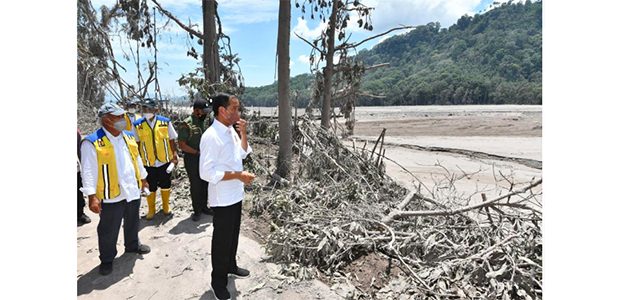 Kunjungi Lokasi Terdampak Erupsi Semeru, Ini Kata Presiden Jokowi Kunjungi Lokasi Terdampak Erupsi Semeru, Ini Kata Presiden Jokowi