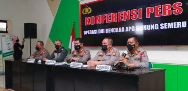 Tim DVI Mabes Polri Kembali Identifikasi 7 Jenazah Korban Erupsi Semeru Tim DVI Mabes Polri Kembali Identifikasi 7 Jenazah Korban Erupsi Semeru