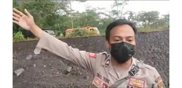 Saat Semeru Erupsi, 2 Anggota Polres Lumajang Lakukan Aksi Heroik Saat Semeru Erupsi, 2 Anggota Polres Lumajang Lakukan Aksi Heroik