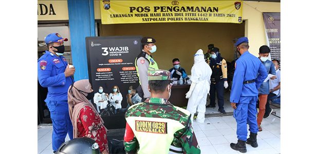 Akan Menyeberang ke Surabaya, 160 Orang Dites Swab di Pelabuhan Kamal, 4 Orang Reaktif Akan Menyeberang ke Surabaya, 160 Orang Dites Swab di Pelabuhan Kamal, 4 Orang Reaktif