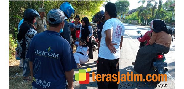 Motornya Terperosok Lubang Jalan, Siswi STM di Bendo Magetan Jungkir Balik Motornya Terperosok Lubang Jalan, Siswi STM di Bendo Magetan Jungkir Balik