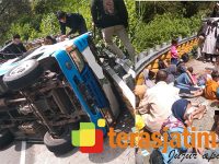 Mobil Rombongan Wisata asal Bojonegoro Terguling di Sarangan, Belasan Orang Terluka